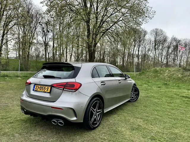 Mercedes-Benz A-klasse 180 Bus. Solution AMG | ORG. NL | DEALER OND. | STOELVERWARMING | SFEERVERLIC...