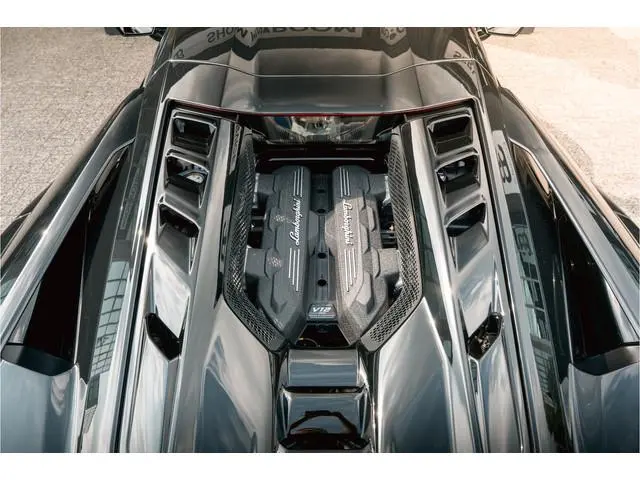 Lamborghini Revuelto