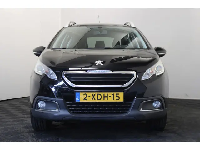 Peugeot 2008 1.2 VTi Active Pack Premium |Pano|