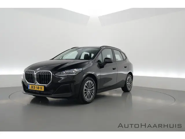 BMW 2-serie Active Tourer 220i | Navi | Camera | Stoelverw. | Apple CarPlay | Cruise | 17'' v