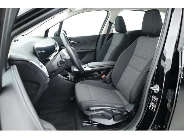 BMW 2-serie Active Tourer 220i | Navi | Camera | Stoelverw. | Apple CarPlay | Cruise | 17'' v