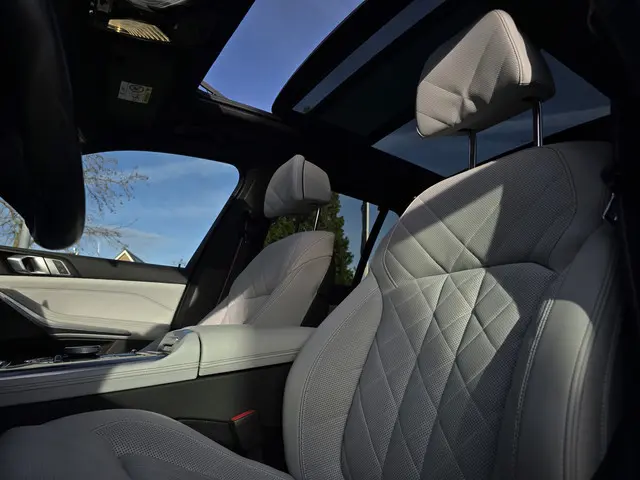 BMW X5 xDrive50e M Sport |PANO|SOFTCLOSE|HUD|STOELKOELING|H/K SOUND|CARBON| 17626 / 3930 | DRAVITGRA...