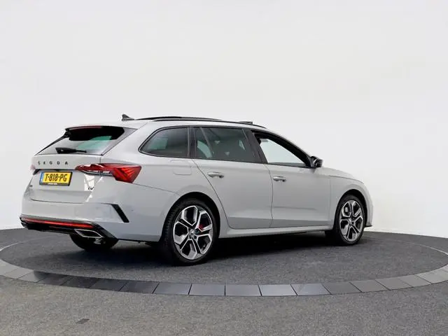 Skoda Octavia Combi 1.4 TSI RS iV Business | Nardo Grey | Pano | Head-up | 19"