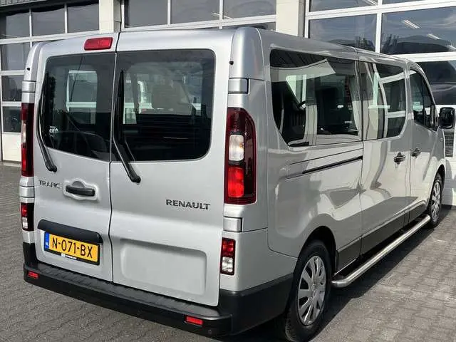 Renault Trafic Passenger 8-persoons 1.6 dCi Grand Authentique Energy BTW / BPM vrij marge Lengte 2 Airco Cruise control Navigatie PDC Combi Kombi Passenger Groepsvervoer Taxi Personenbus