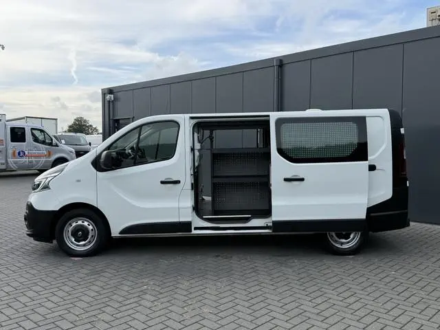 Renault Trafic 2.0 dCi 120 PK / L2H1 / 2x SCHUIFDEUR / INRICHTING / TREKHAAK / 1e EIG. / LED / CRUIS...