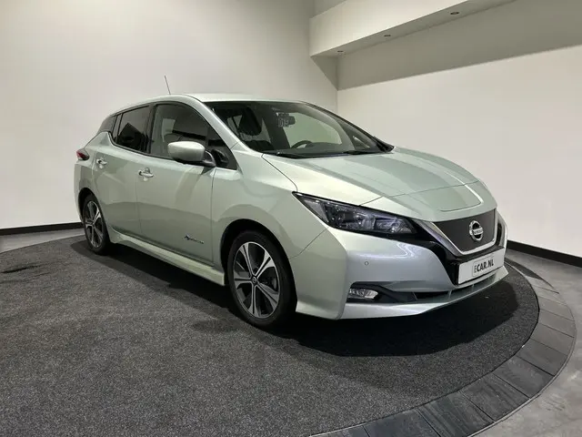 Nissan LEAF 2.ZERO EDITION 40 kWh | Stoelverwarming | Adaptive cruise control | Rondomzicht camera | SoH ( batterijtest ) 87,55 % score