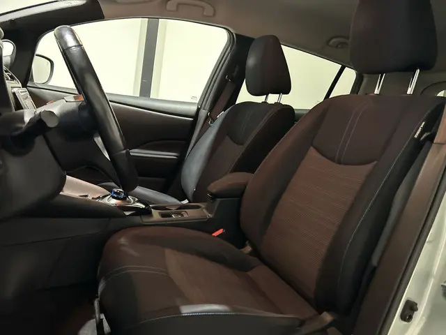 Nissan LEAF 2.ZERO EDITION 40 kWh | Stoelverwarming | Adaptive cruise control | Rondomzicht camera | SoH ( batterijtest ) 87,55 % score