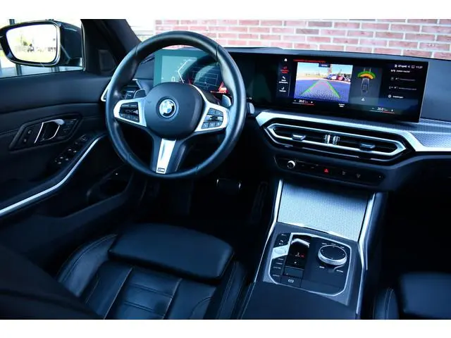 BMW 3-serie 330e M-Sport Dravit E-Dak Trekh E-zetels 19inch HUD Adp-onderstel