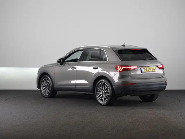 Audi Q3 45 TFSI e Advanced edition 245pk | Navigatie | Sportstoelen | 19 inch lichtmetalen velgen |...