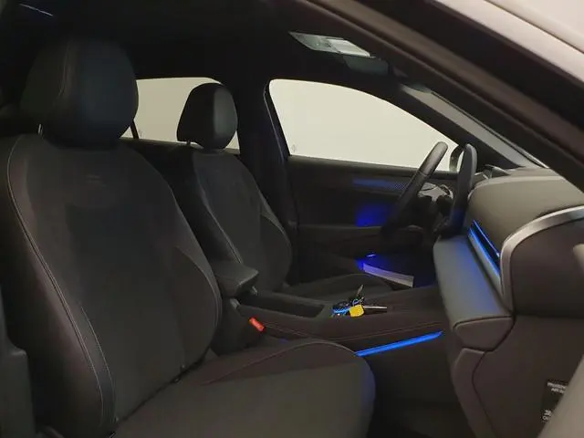 Volkswagen T-Roc 1.5 eTSI 150pk DSG/AUT R-Line Wegklapbare trekhaak, Camera