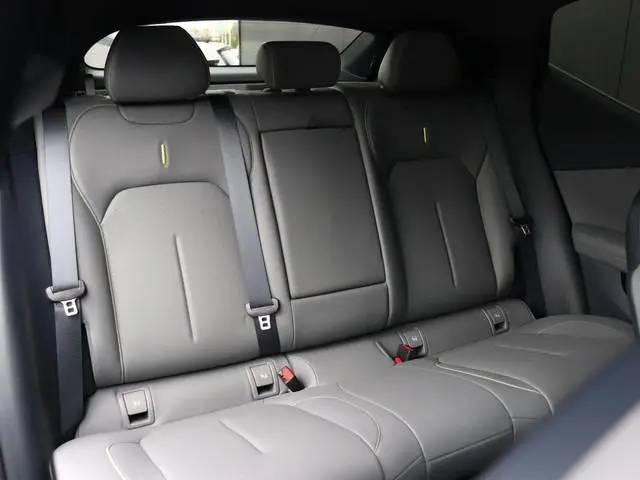 Lynk & Co 02