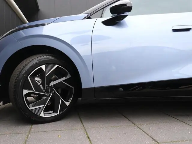 Lynk & Co 02