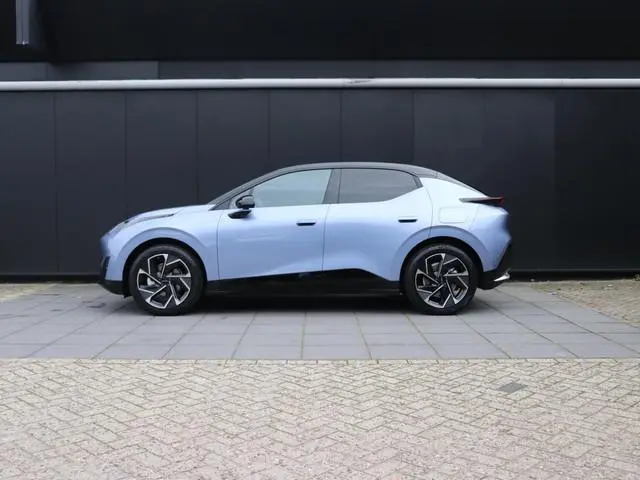 Lynk & Co 02