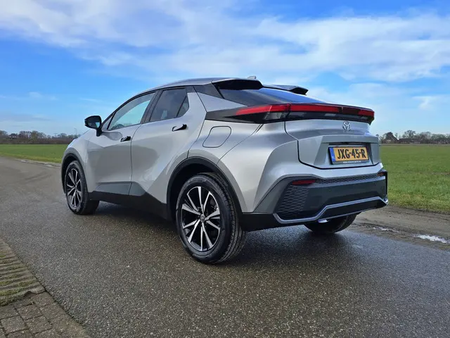 Toyota C-HR 1.8 Hybrid 140 Dynamic - 140 Pk - Euro 6 - (Nw Model) ParkeerCamera - AppleCarplay Andro...