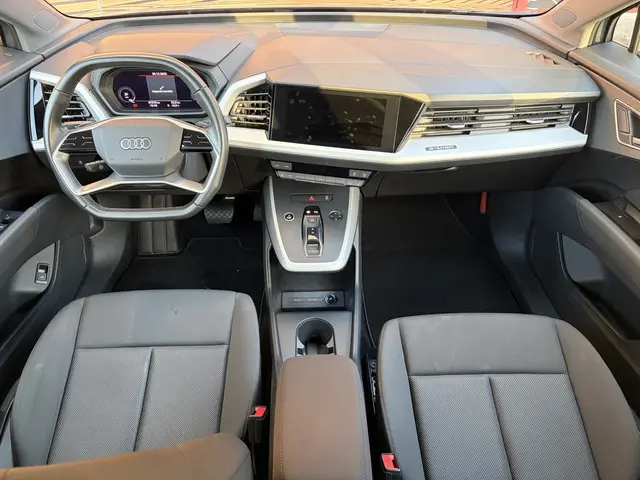 Audi Q4 e-tron 35 Launch edition 55 kWh Carplay / SOH 92% / Cruise / Stoelverwarming / Virtual