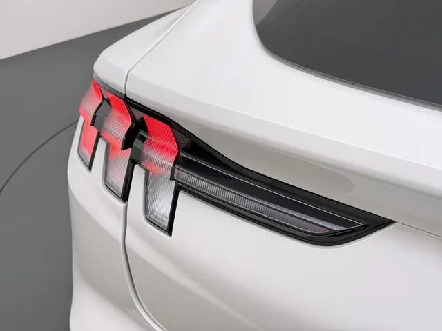 Ford Mustang Mach-E Extended RWD 98 kWh 94% SOH | DEALER ONDERHOUDEN | LEDER | ELEKTRISCHE ACHTERKLE...