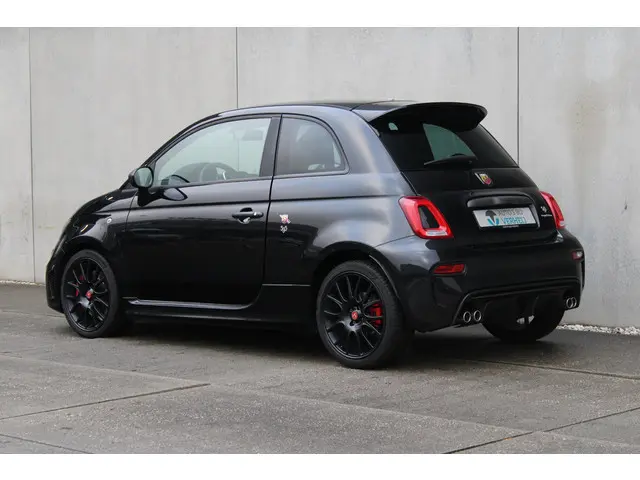 Fiat 500 1.4 T-Jet Abarth Competizione 70th Anniversary / AUTOMAAT / DEALERONDERHOUDEN / BREMBO / XE...