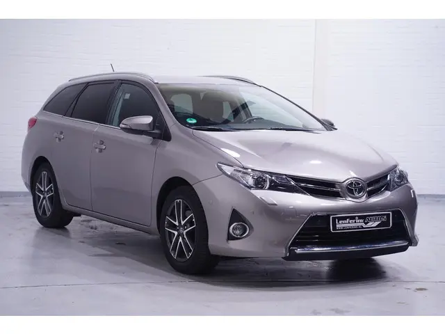 Toyota Auris 1.6 First Edition camera private glas lmv 16" stoelverwarming climate controle  voorsto...
