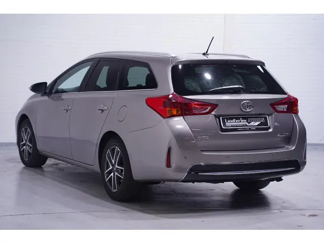 Toyota Auris 1.6 First Edition camera private glas lmv 16" stoelverwarming climate controle  voorsto...