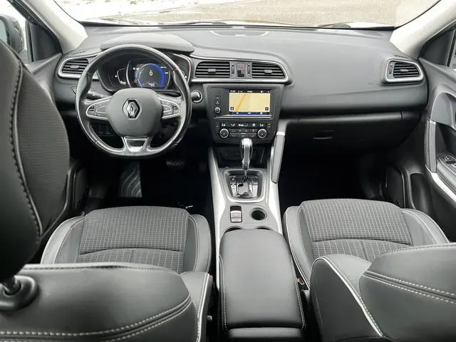 Renault Kadjar TCe 130PK/  Bose / Automaat / Trekhaak /Dealer onderhouden/ Keyless / Lane assist / P...