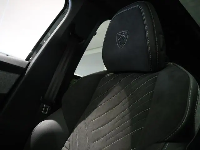 Peugeot e-5008