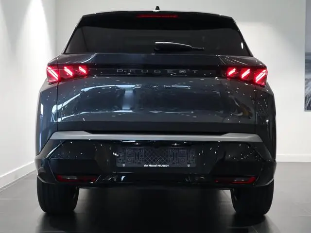 Peugeot e-5008