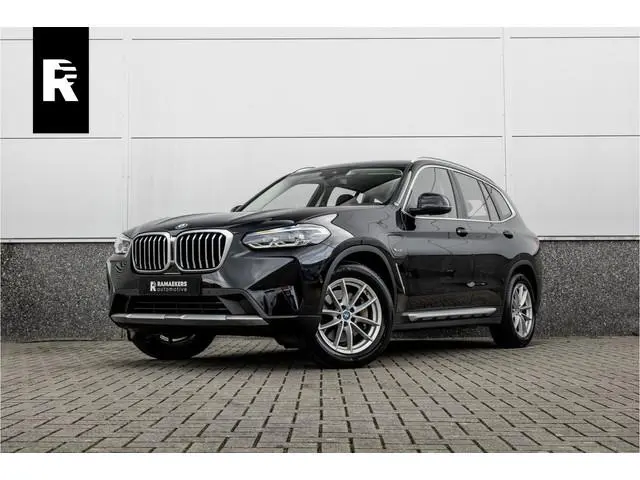 BMW X3 xDrive30e LED / Camera / All-Season / Carplay /