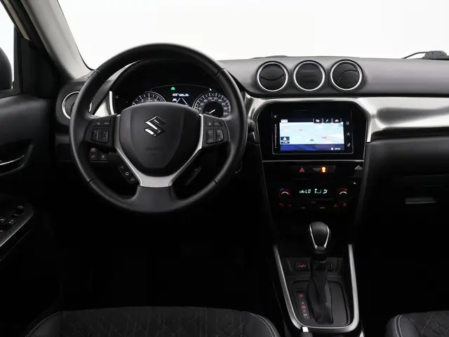 Suzuki Vitara 1.5 HYBRID AUT. ALLGRIP 4WD STYLE + TREKHAAK | ADAPTIVE CRUISE | CAMERA | STOELVERW. |...