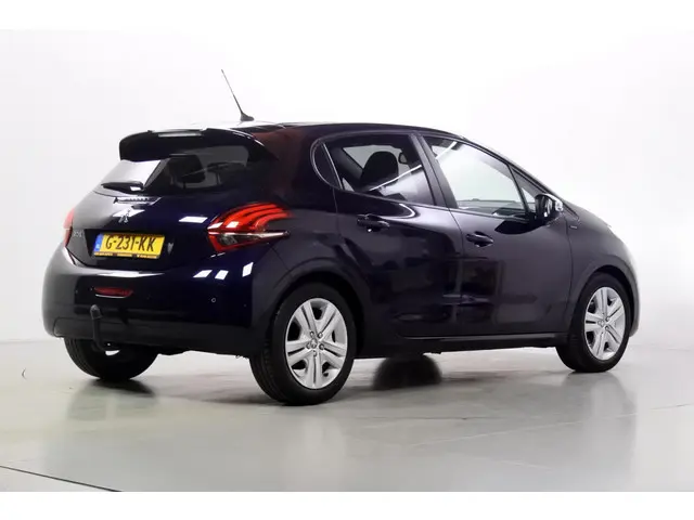 Peugeot 208 1.2 82pk Signature Connect Trekhaak NL NAP