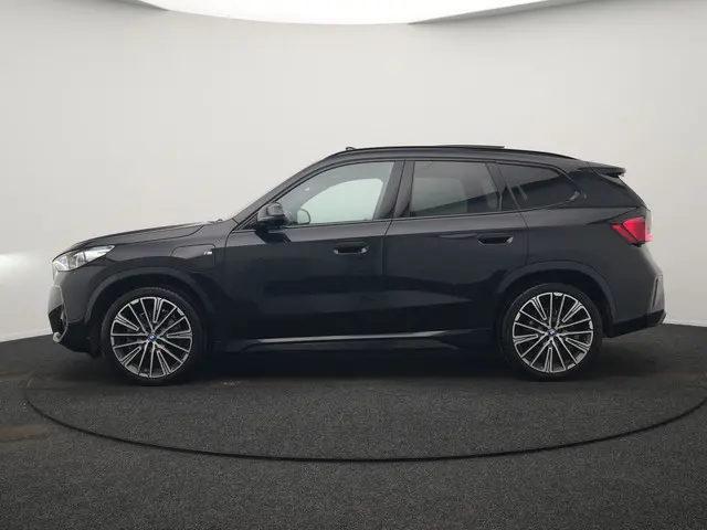 BMW X1 xDrive30e M Sport Plug In Hybrid 326pk Dealer O.H. PHEV | Panodak | Trekhaak af Fabriek | Led...
