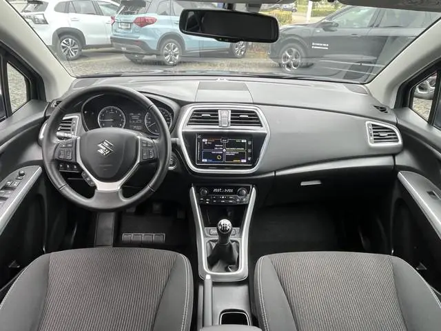 Suzuki S-Cross