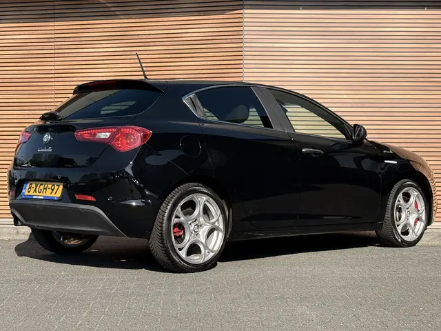 Alfa Romeo Giulietta 1.4 T Exclusive Leer / Memory Stoel / Leer / Navi / PDC / Cruise / Clima