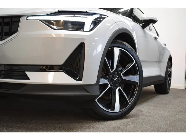Polestar 2 Long Range Single Motor 78 kWh Cruise/ Apple Android auto/ LED