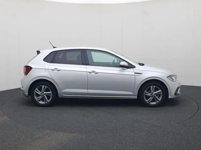 Volkswagen Polo 1.0 TSI 95pk R-Line · Navigatie · Apple/Android Car Play · Camera + Parkeersensoren...