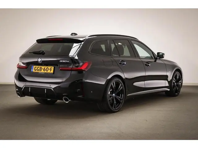 BMW 3-serie Touring 330e M-Sport | SOH 95% | PANORAMADAK | HEAD UP | HOUTAFWERKING | CAMERA | 19"
