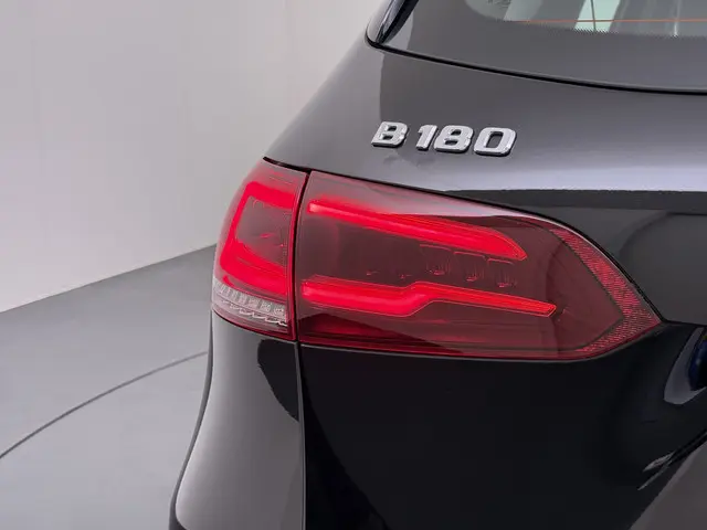 Mercedes-Benz B-klasse 180 Style | Widescreen Camera LED