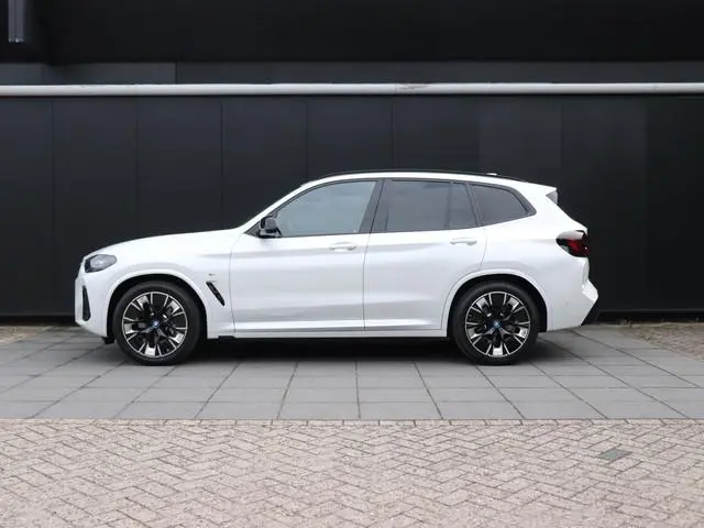 BMW iX3 High Executive 80 kWh | M SPORT | LEDER | MEMORY | PANO-DAK | HEAD-UP | 360° CAMERA | NAVI |...