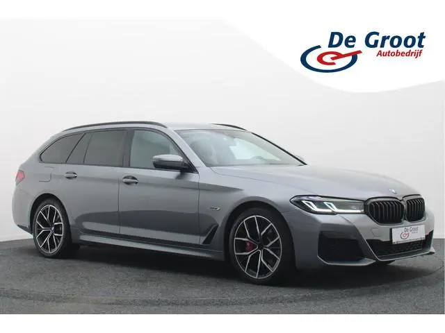 BMW 5-serie Touring 530e M Sport Edition Leer, Soft-Close, 360° Camera, Head-Up, Stoelverwarming/ven...
