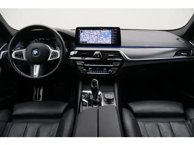 BMW 5-serie Touring 530e M Sport Edition Leer, Soft-Close, 360° Camera, Head-Up, Stoelverwarming/ven...