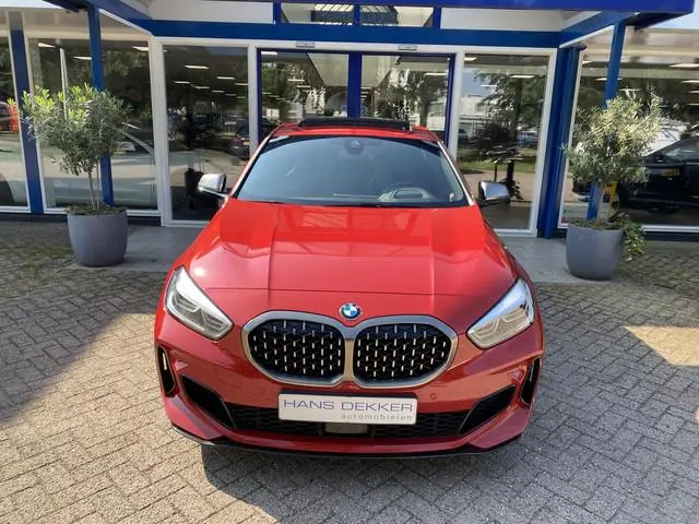 BMW 1-serie M135i xDrive High Executive Edition Head up / Stuur & Stoel verwarming / ledere kuipstoe...