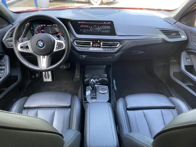 BMW 1-serie M135i xDrive High Executive Edition Head up / Stuur & Stoel verwarming / ledere kuipstoe...