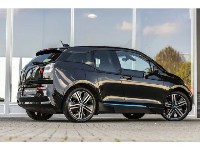 BMW i3 Basis Comfort 22 kWh | Pano | Camera | ACC