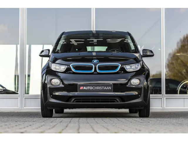 BMW i3 Basis Comfort 22 kWh | Pano | Camera | ACC