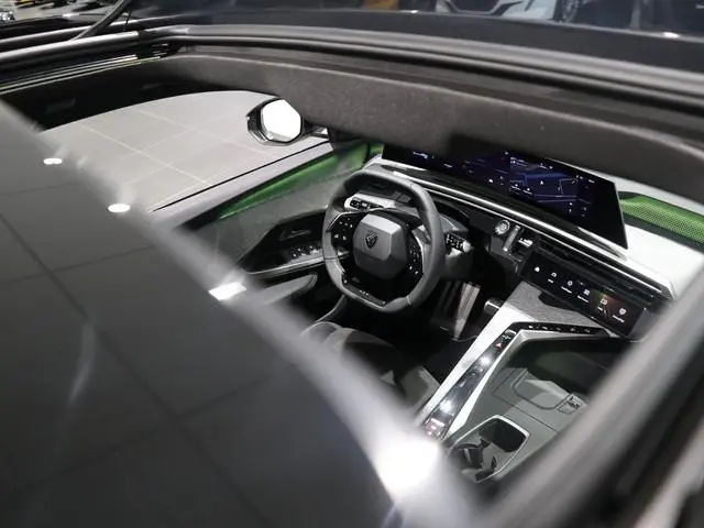 Peugeot e-5008