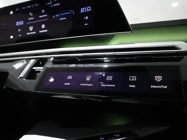 Peugeot e-5008