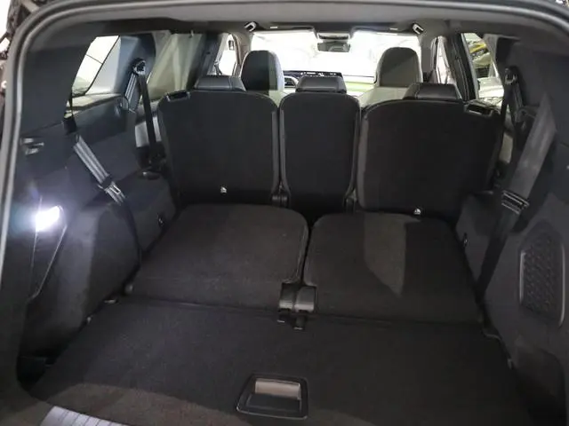 Peugeot e-5008
