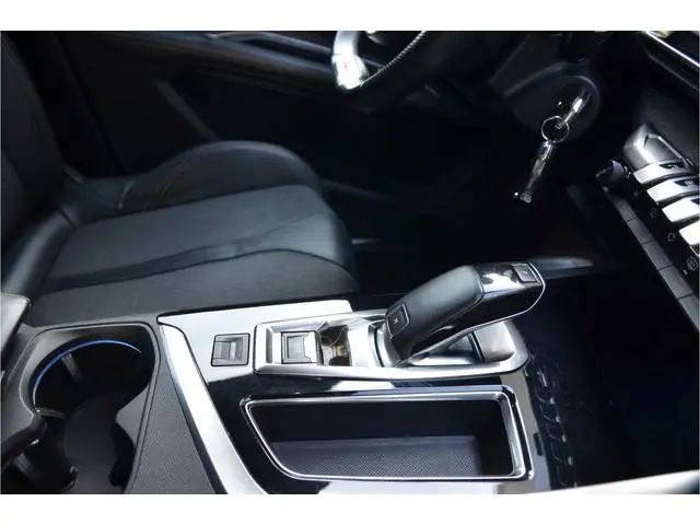 Peugeot 3008 1.6 PureTech GT Line 18" alu, Adaptive Cruise