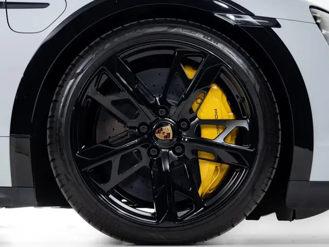 Porsche Taycan Cross Turismo Turbo S 93 kWh Bj 2022 626pk Dealer onderhouden !!