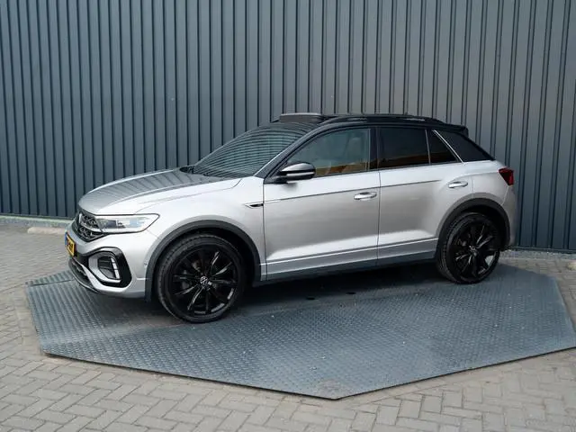 Volkswagen T-Roc 1.5 TSI R-Line Business+ | Panodak | Trekhaak afnb. | IQ Light | Side Assist | Keyl...