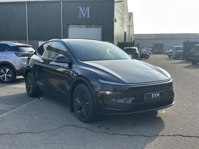 Tesla Model Y Premium Long Range AWD 75 kWh NIEUWE AUTO – DIRECT LEVERBAAR! 1E TOELATING 28-01-2026